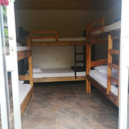 Hostal Hilltop 扎普祖罗 外观 照片