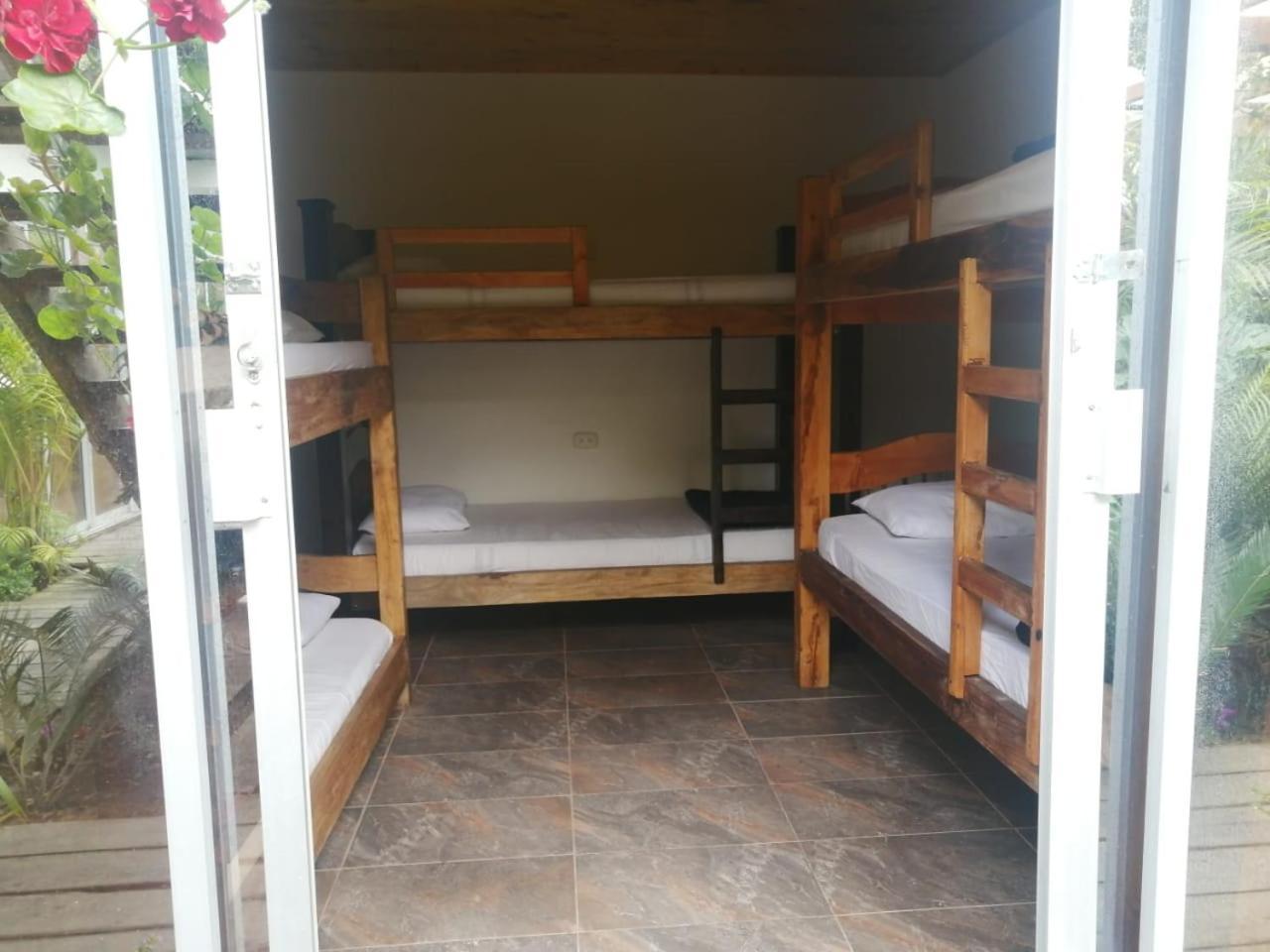 Hostal Hilltop 扎普祖罗 外观 照片