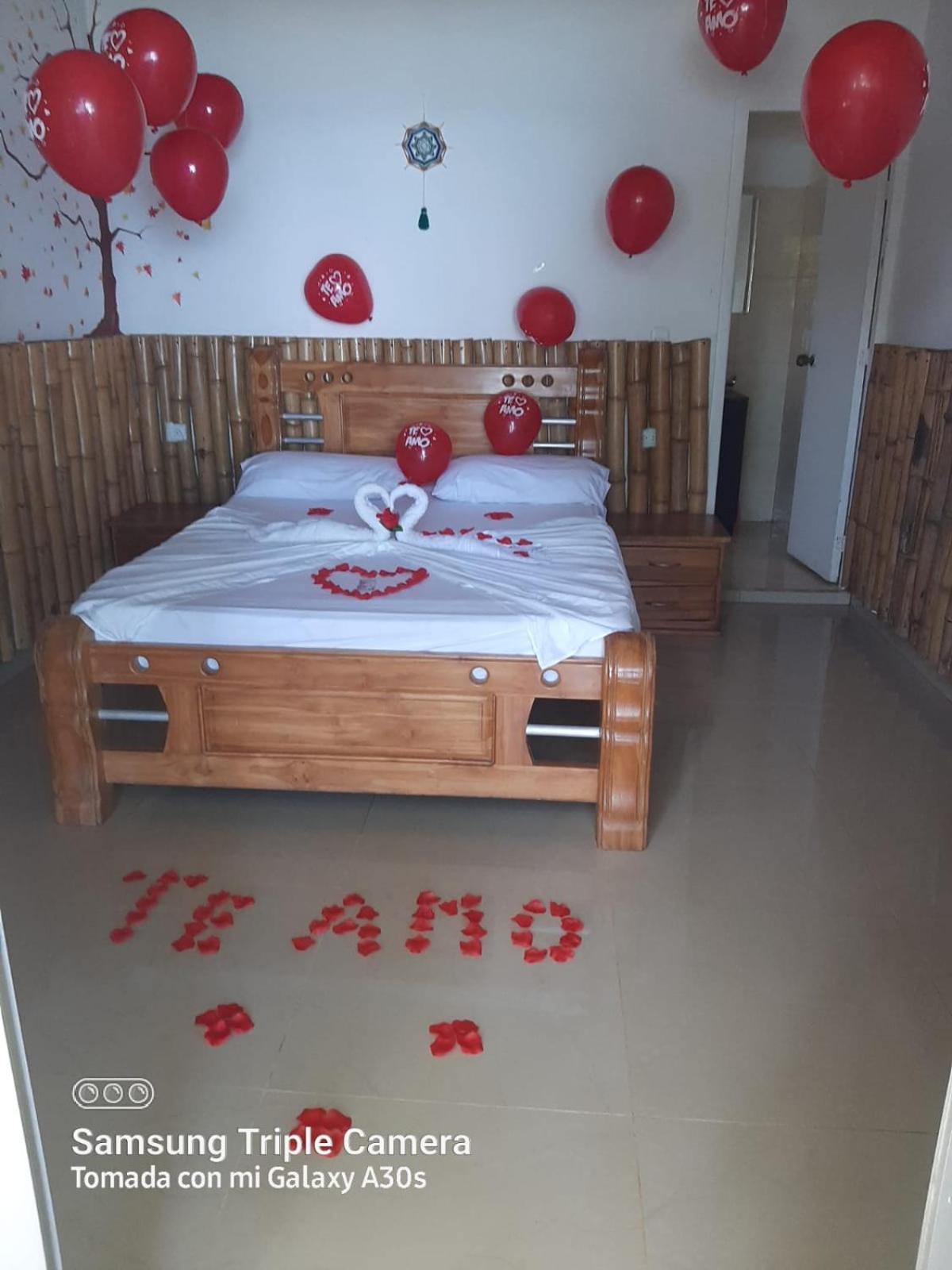 Hostal Hilltop 扎普祖罗 外观 照片